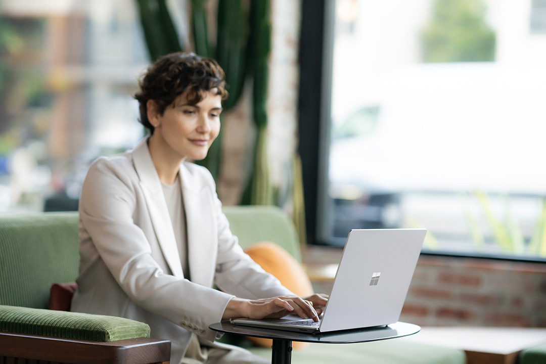 微软 Surface Laptop 商用版, Windows 11 AI+ PC