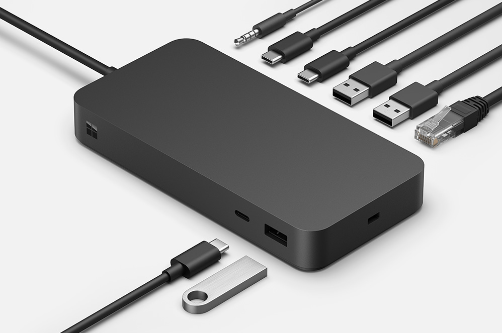 Surface Thunderbolt™ 4 扩展坞的各种端口以及周围各种连接线缆。