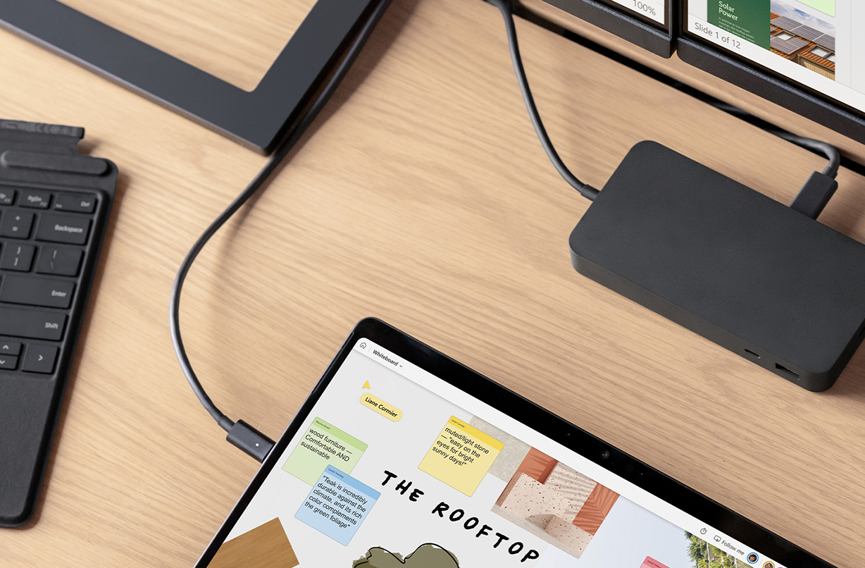 Surface Pro 10 商用版 和 Surface Thunderbolt™ 4 扩展坞通过线缆连接，展示了它们的连接性。