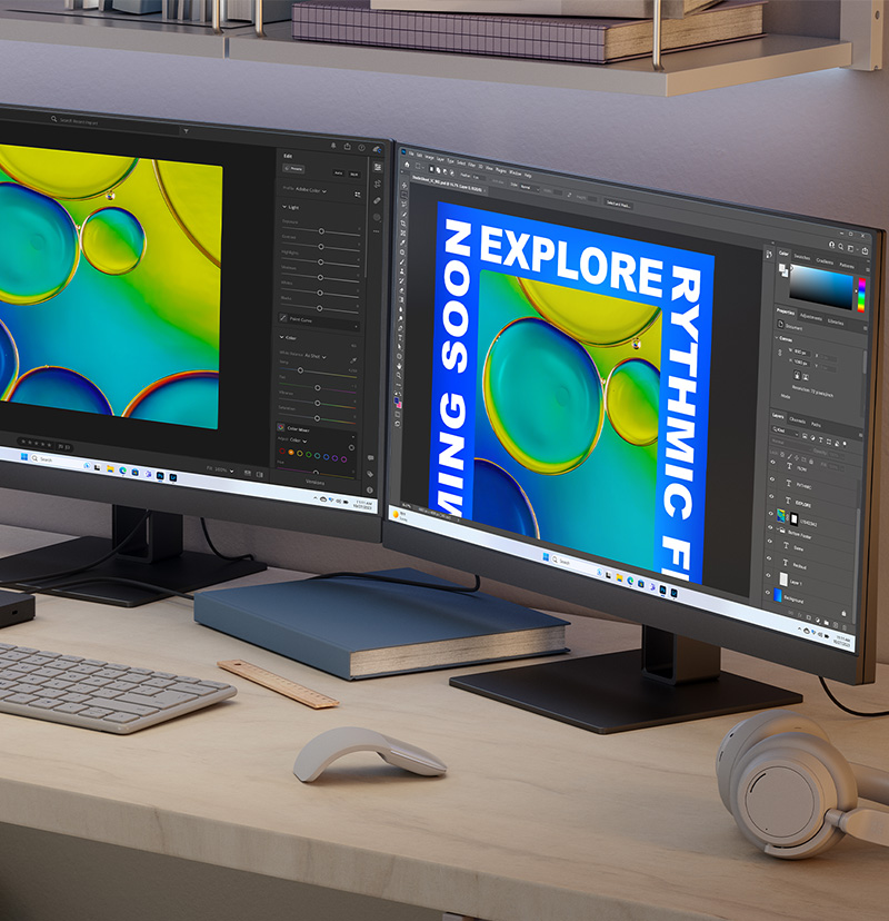 办公桌上，一台 Surface Laptop Studio 2 商用版连接了两台额外的显示屏和其他各种配件，展示了 Surface Laptop Studio 2 商用版可以连接的一些配件。
