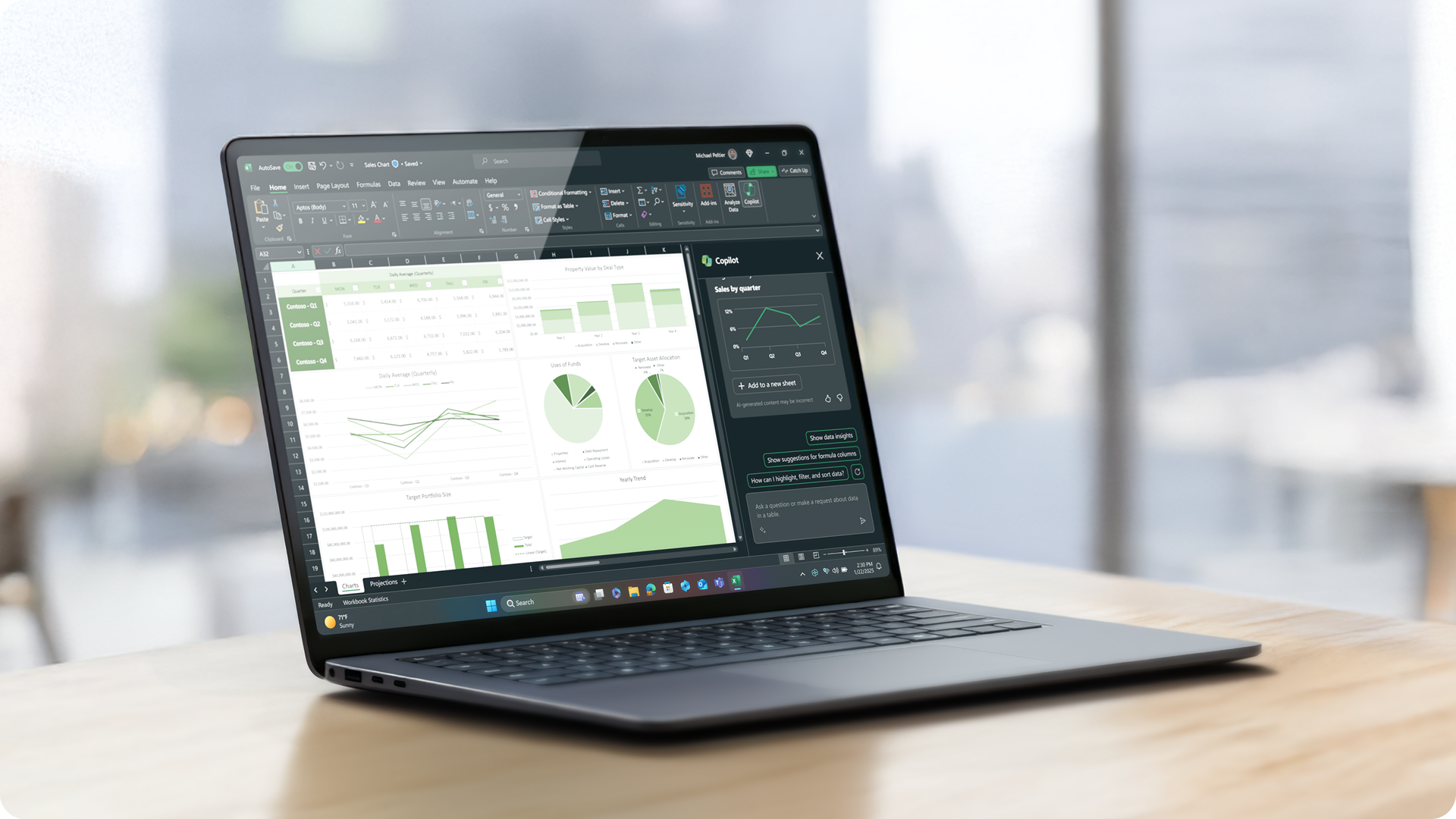 一台打开的 Surface Laptop 商用版放置于桌面，屏幕显示 Excel 应用